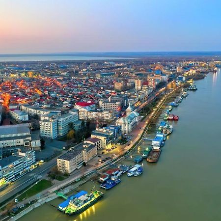 Chic Galati Apartment: Urban Escape ภายนอก รูปภาพ