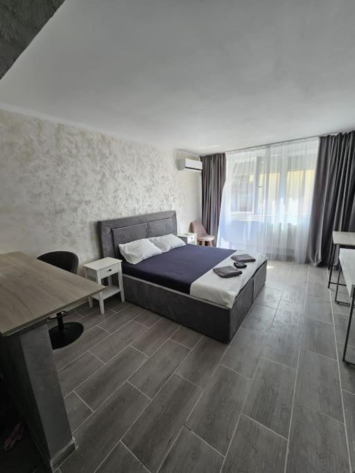 Chic Galati Apartment: Urban Escape ภายนอก รูปภาพ