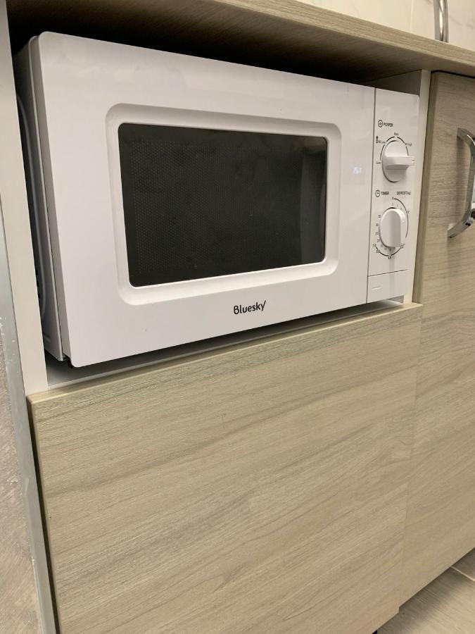 Chic Galati Apartment: Urban Escape ภายนอก รูปภาพ