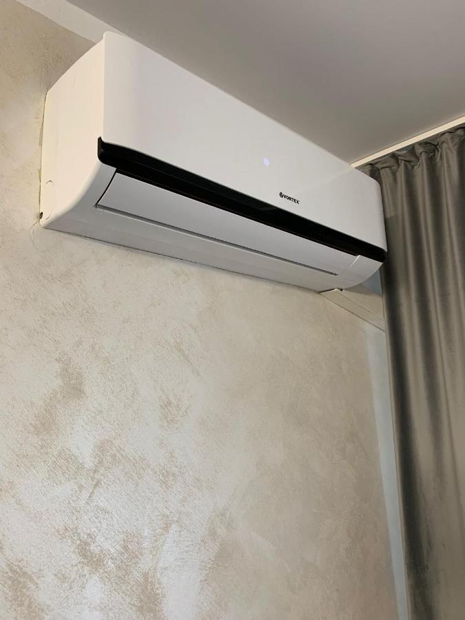 Chic Galati Apartment: Urban Escape ภายนอก รูปภาพ
